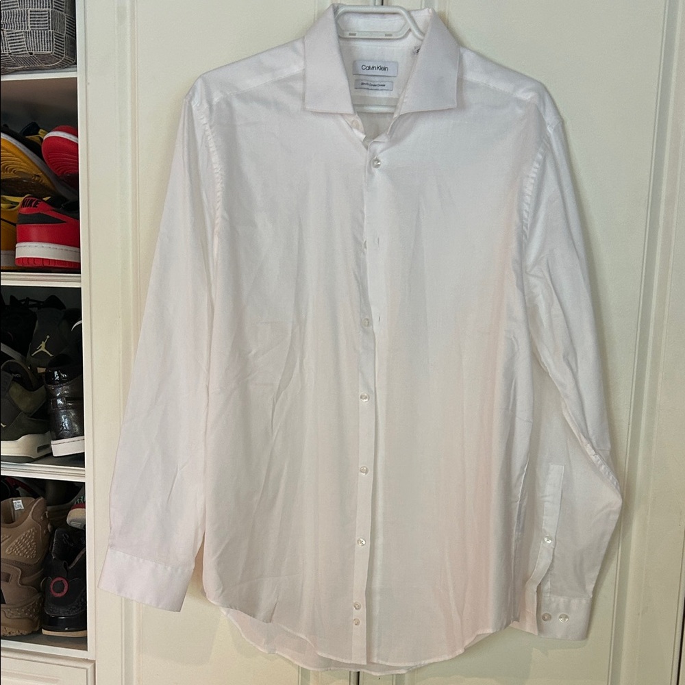 EUC Calvin Klein Men's Classic White Dress Shirt size Large / 16.5 32/33